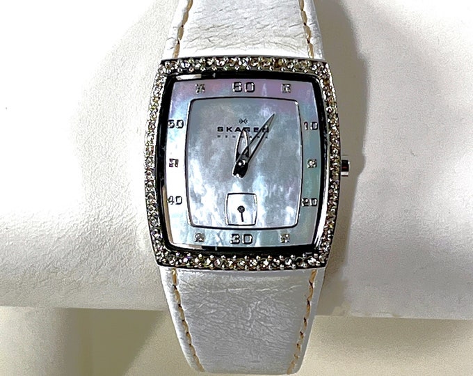 Vintage Skagen® Denmark Crystal Bezel Women Watch, Mother of Pearl Dial, 30X27mm, Leather Band, Serviced & works Perfect. Free US Shipping.