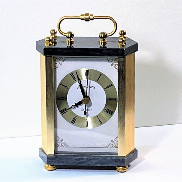 Reloj de cuarzo con carruaje de latón y mármol negro Vintage Reflections™, esfera romana. Excelente estado, revisado. 6.5" T. 4" W. Taiwán, envío gratuito a EE. UU.