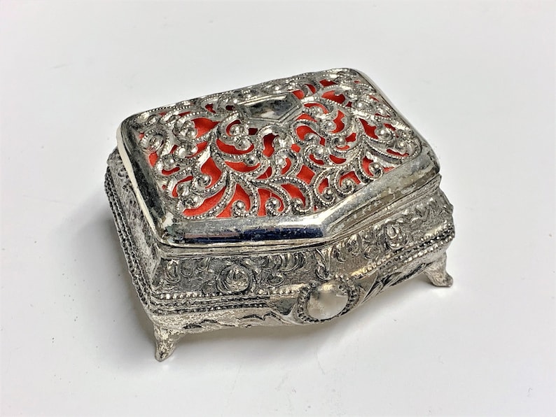 Filigree Top Free US Shipping. Red Velvet Raised Patterns 2 L Antique Silver Clad Small Treasure Box 4 Feet 2.75 W Japan 1950/'s