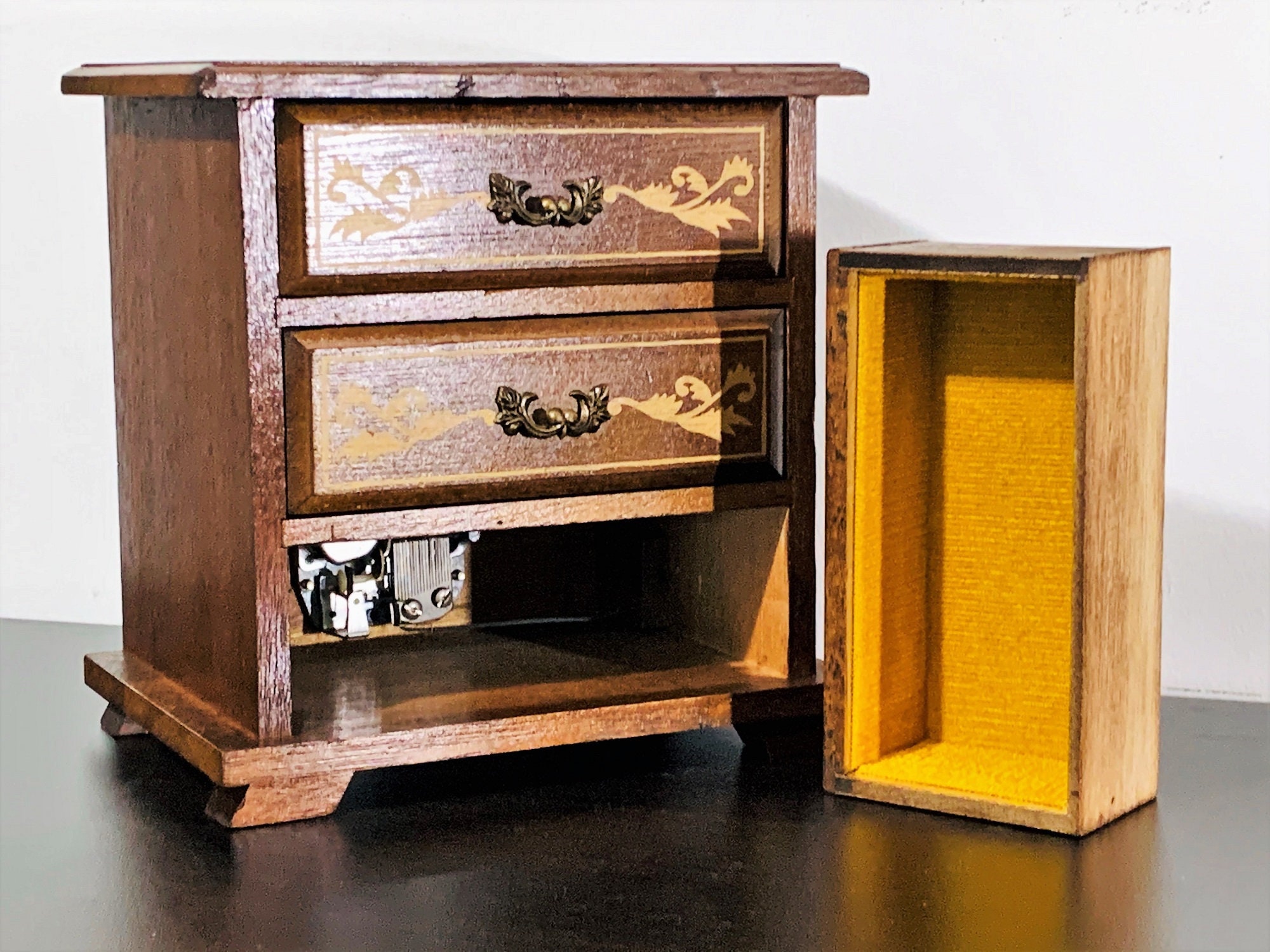Vintage Carved Rosewood Laurel Japan Music Box 'Moonlight Vintage Carved Rosewood Laurel Japan Music Box 'Moonlight