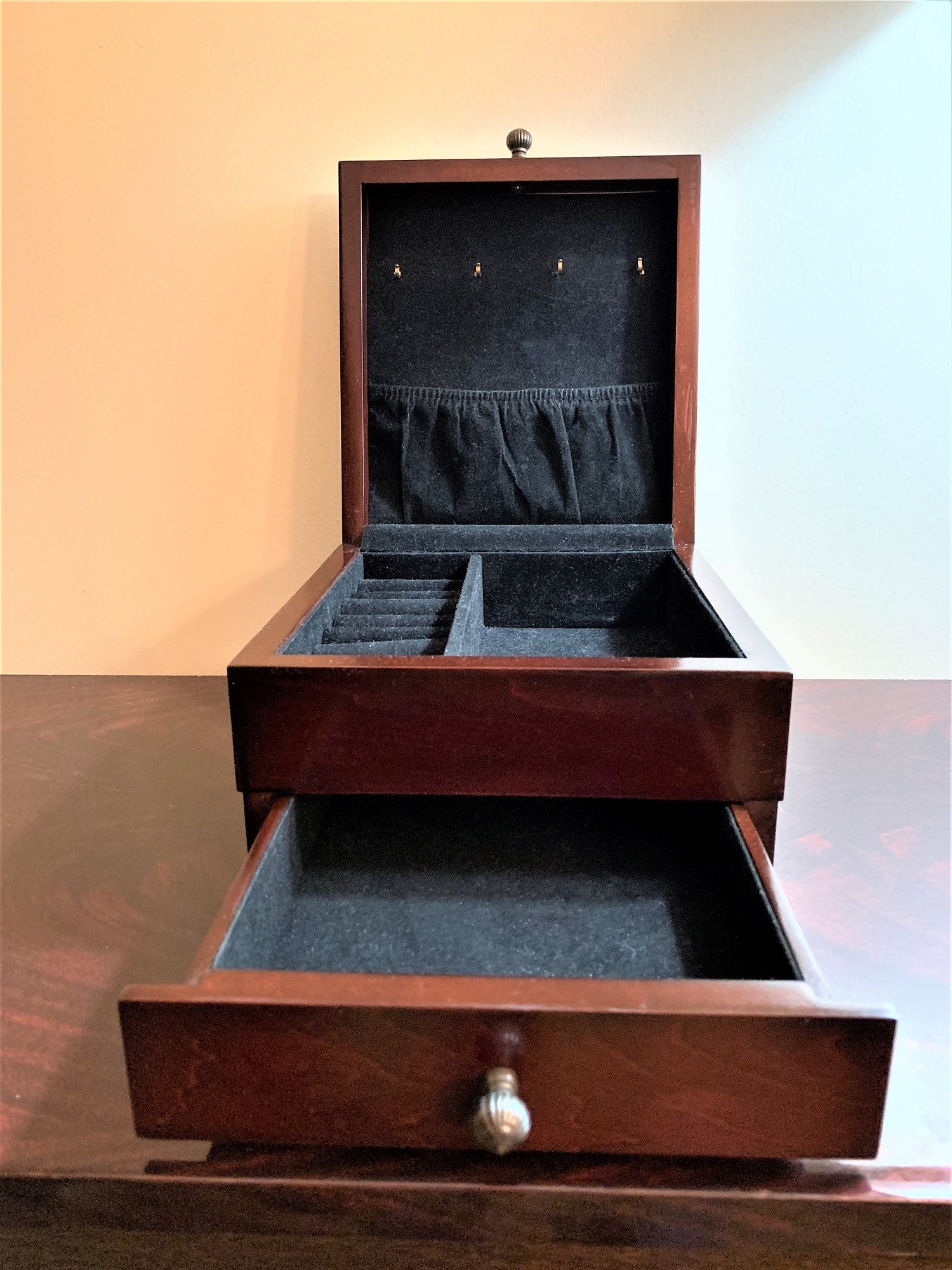 jewelry box compartments