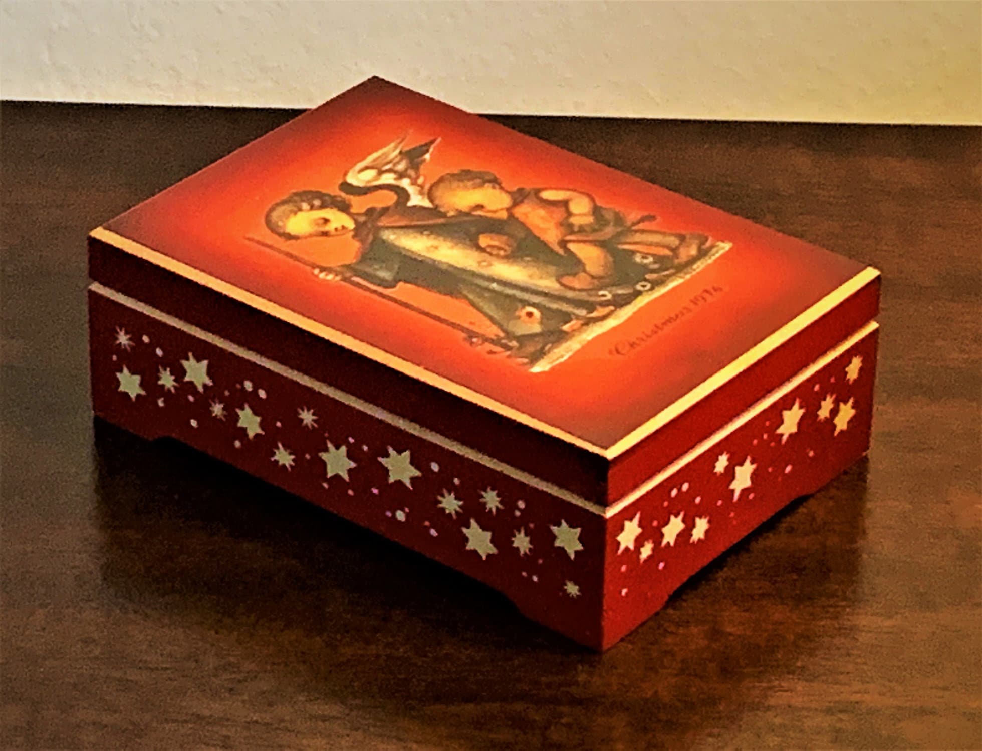 The Original Berta Hummel Christmas !974 Music Box, Sankyo Music