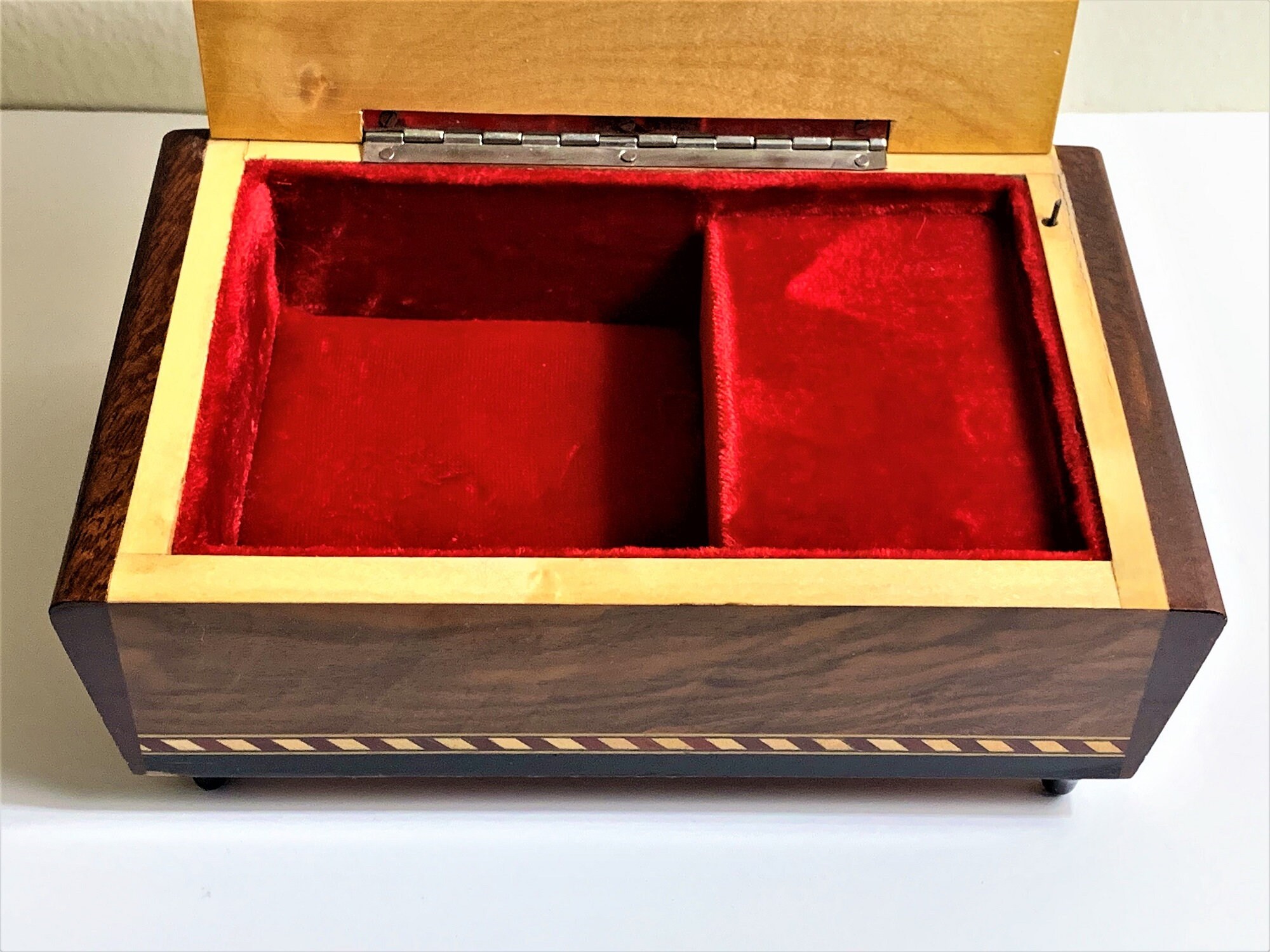 Collectible Reuge Swiss Music Box, 6 Songs (72 Notes), Fine Woods Inlaid Varnished Hand Crafted