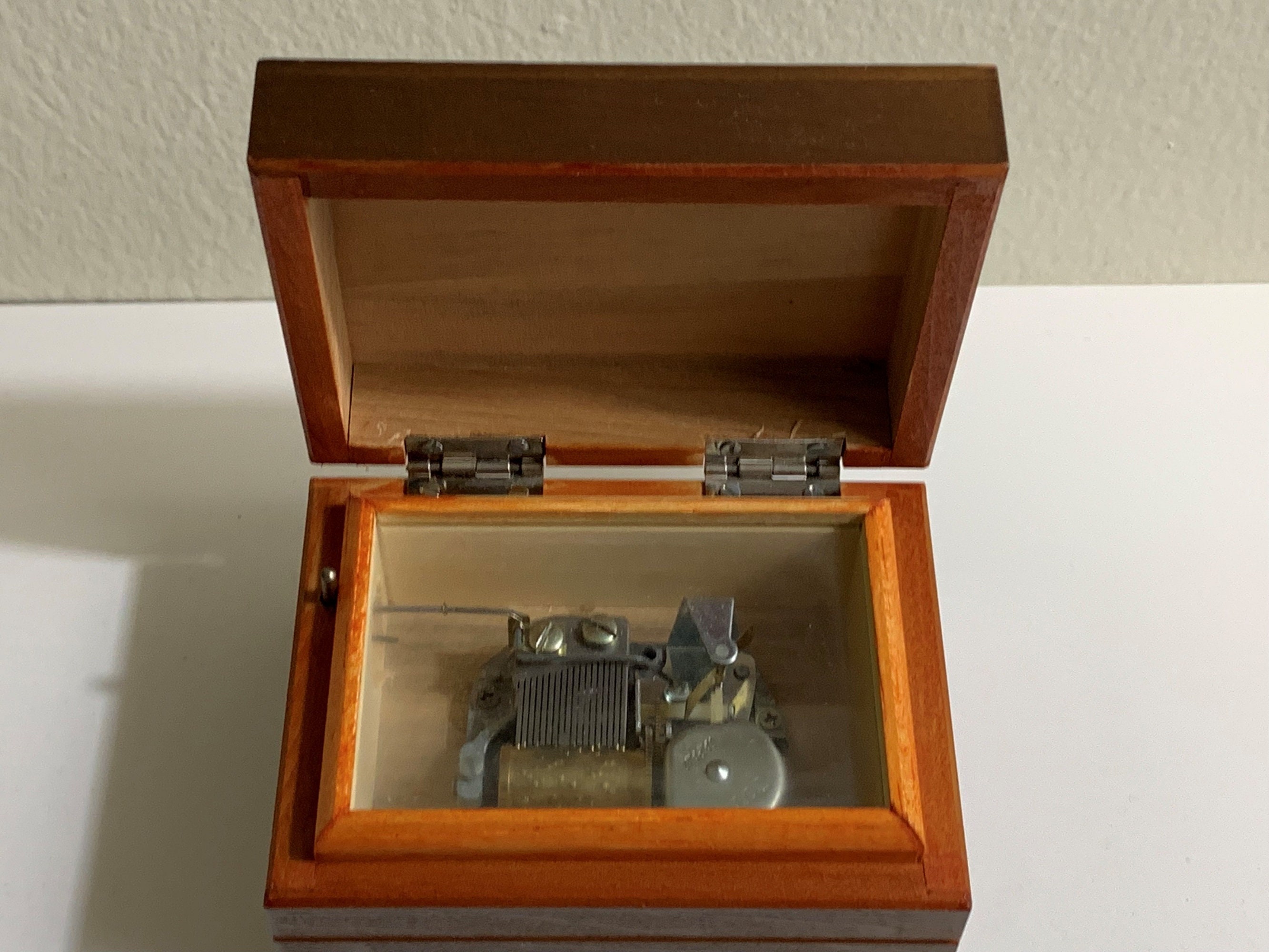 Hummel Original Rain Children with Umbrella, Toyo Japan Music Box