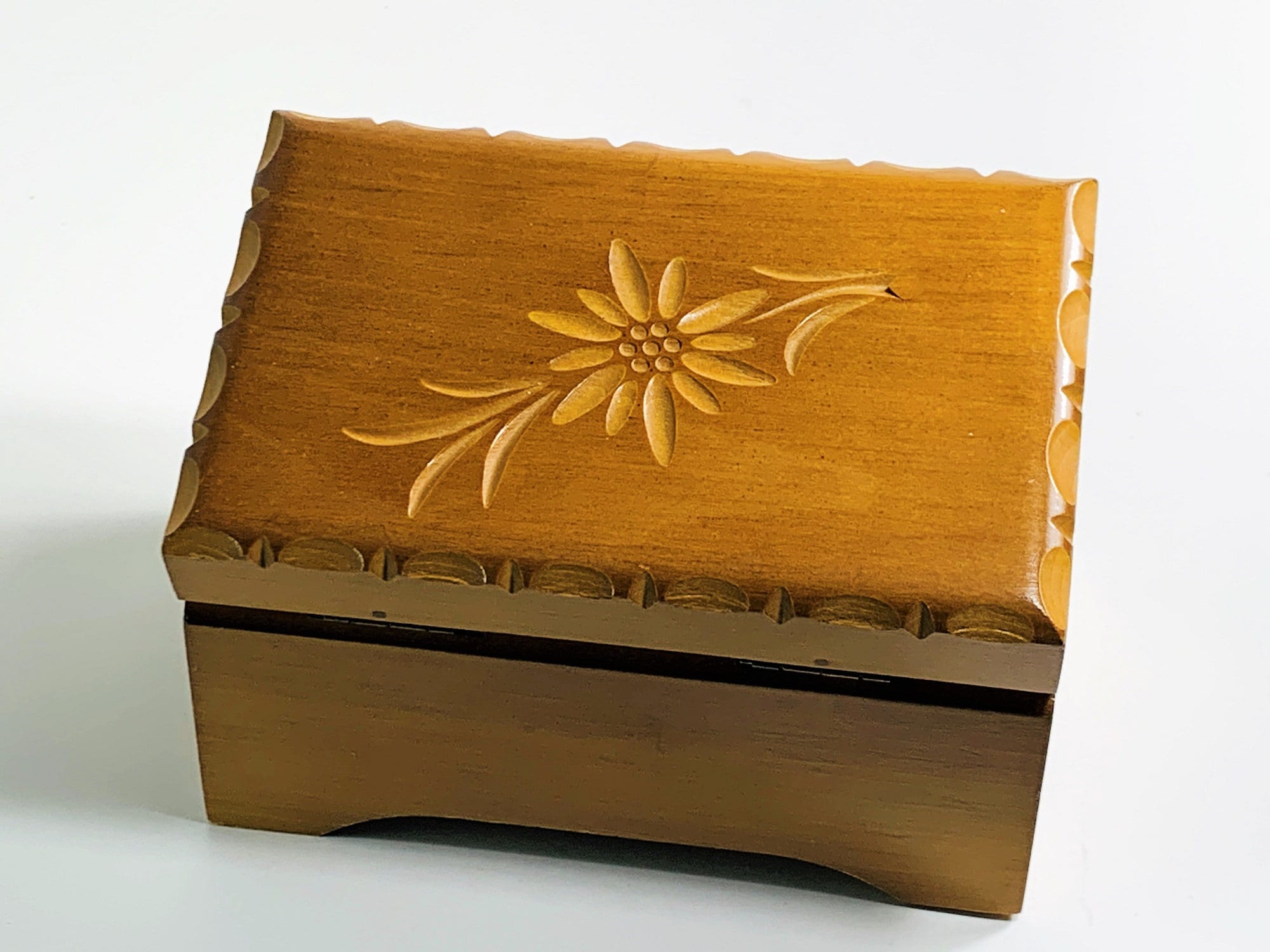 Vintage 1950's Cuendet Switzerland Music Box, ' Fruh, Eh D'Sunne