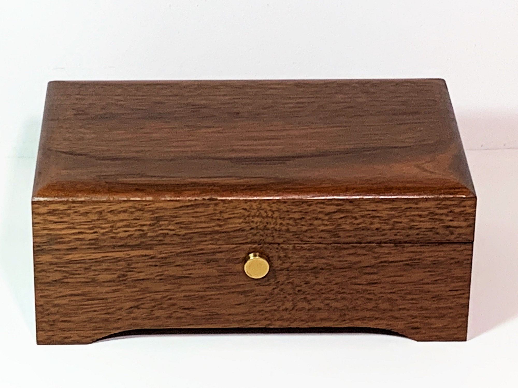 Collectible Reuge Sainte-Croix Swiss Classic Walnut 36 Note Collectible Reuge Sainte-Croix Swiss Classic Walnut 36 Note