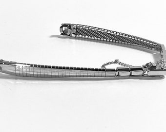 Vintage Kreisler® USA 1/20 10K white Gold Filled Hook Ends Patterned Watch Band, 6mm C Hooks, Safety Chain, Mint Condition. Free US Shipping