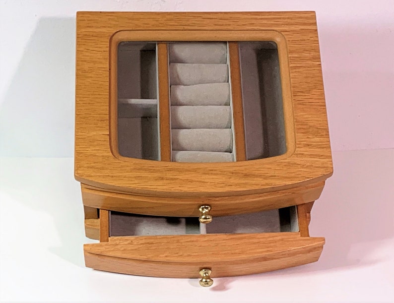 Rings Section Refinished /& Cleaned Hinged lid Glass Window Beautiful Carved Wood 2 Levels Padded Divided Drawer Solid Oak Jewelry Box
