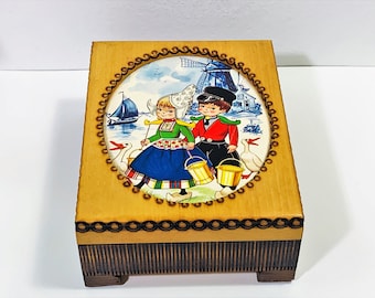 Vintage - Antique Mapsa Swiss Music Box "Herz in Heidelberg Verloren", Hand Crafted & Painted in Western Germany, No. 200. Original Box.