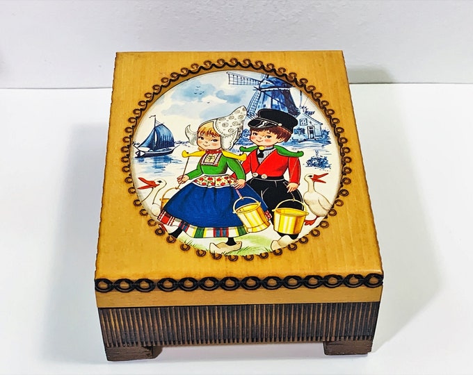 Vintage - Antique Mapsa Swiss Music Box "Herz in Heidelberg Verloren", Hand Crafted & Painted in Western Germany, No. 200. Original Box.