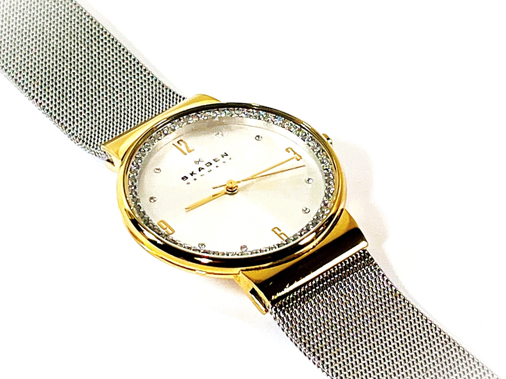 Skagen Ancher SKW2128 Women Mesh Band Watch. Crystals Bezel WR 3ATM 34mm Gold Tone Case 18mm Lugs All Stainless Steel. Free US Shipping