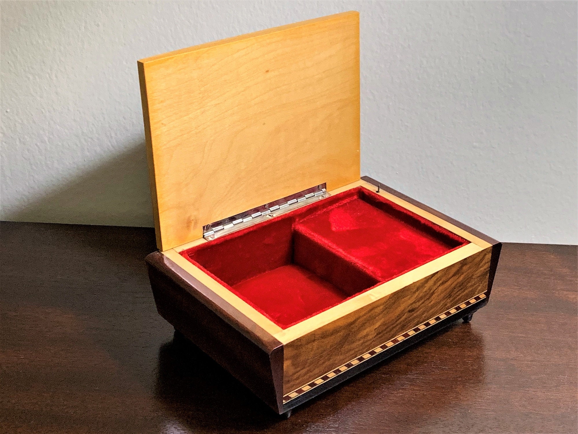 Collectible Reuge Swiss Music Box, 6 Songs (72 Notes), Fine Woods