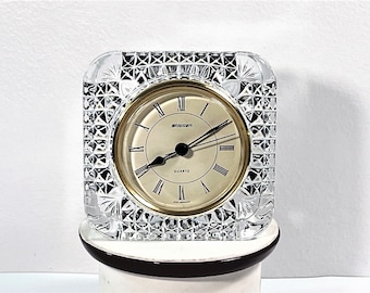 Horloge vintage Staiger® Allemagne - France en cristal fin, facettes en diamant, forme coussin 4 pouces carrés, cadran 3 pouces, révisée, horloge pointue. Livraison gratuite aux États-Unis