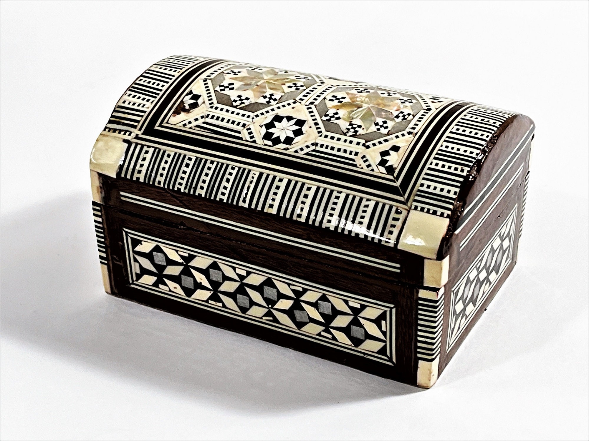 Jewellery box gold and ivory pattern velvet lined