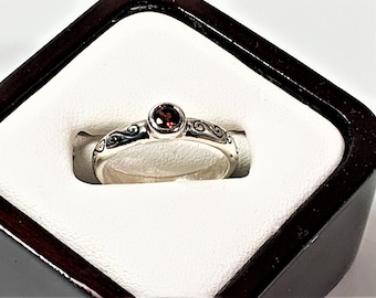 Sterling Silver Rhodolite garnet Solitaire Ring, 5mm Round Faceted, Bezel Set, Comfort Fit Patterned Band, Size 8 (US). Free US Shipping.