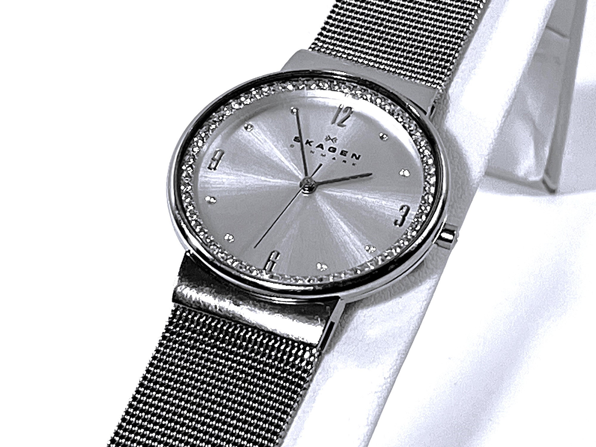 Skagen Ancher SKW2151 Women Mesh Band Watch. Crystal Bezel