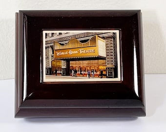 VTG Sankyo Japan Box, Tune: "Music Of The Night" Historic Chicago Theater Plaque, Mahogany Wood Piano Finish, 5" W. 4" L. Free US Shipping