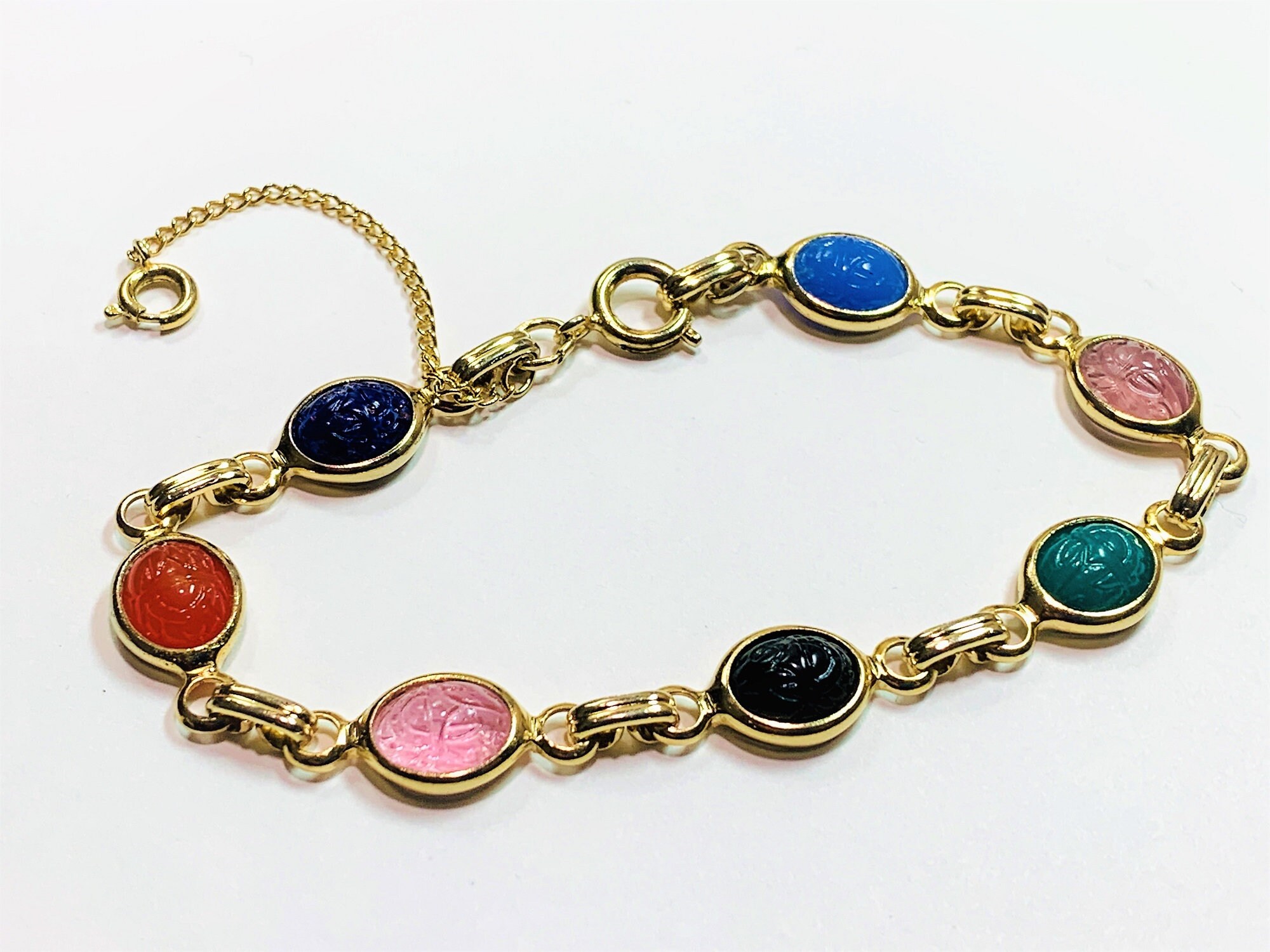 Vintage Beautiful Golden Scarab Bracelet, 7 Carved Scarabs 10X8mm