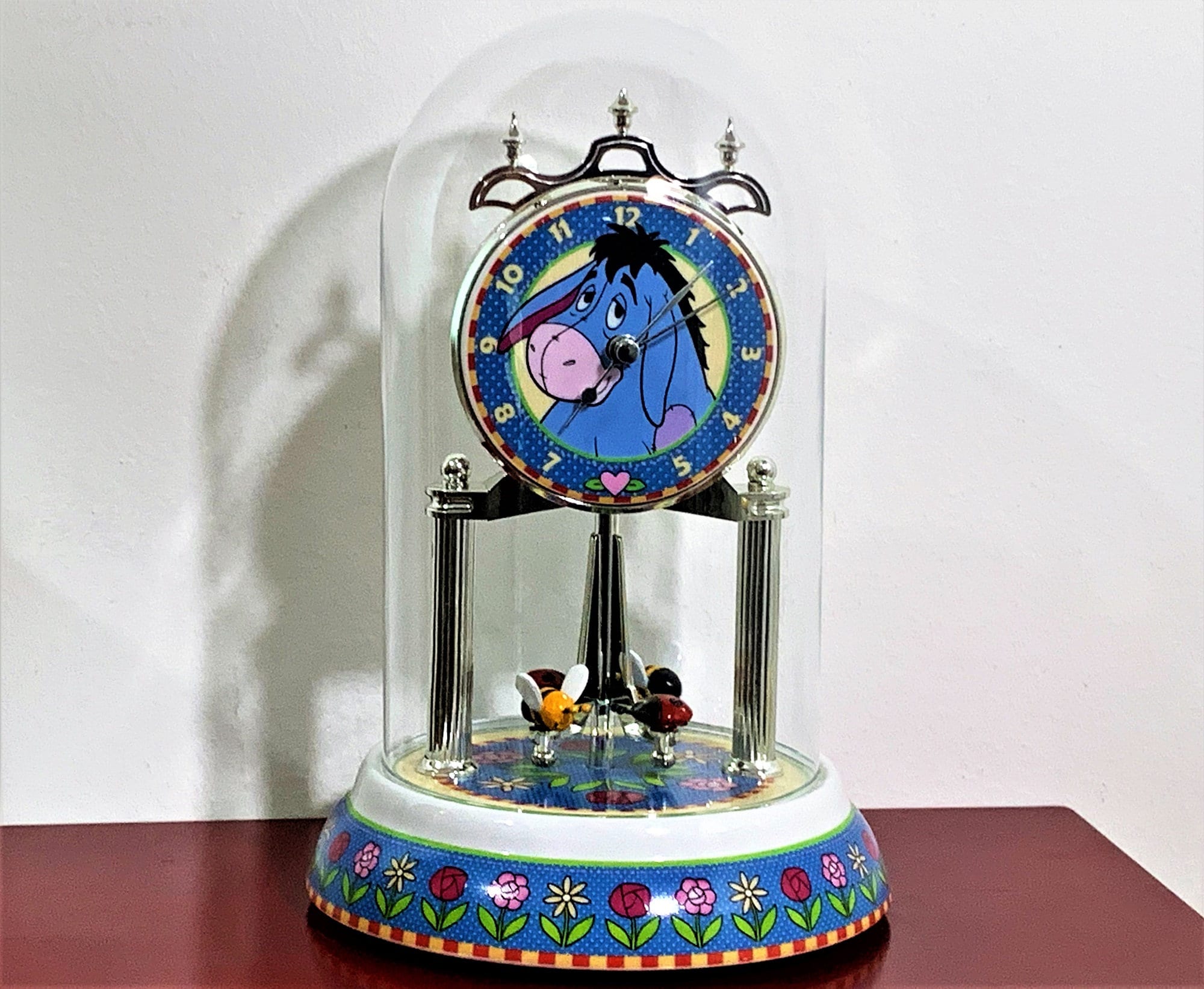 DISNEY WINNIE THE POOH ANNIVERSARY CLOCK. TURNING BEES