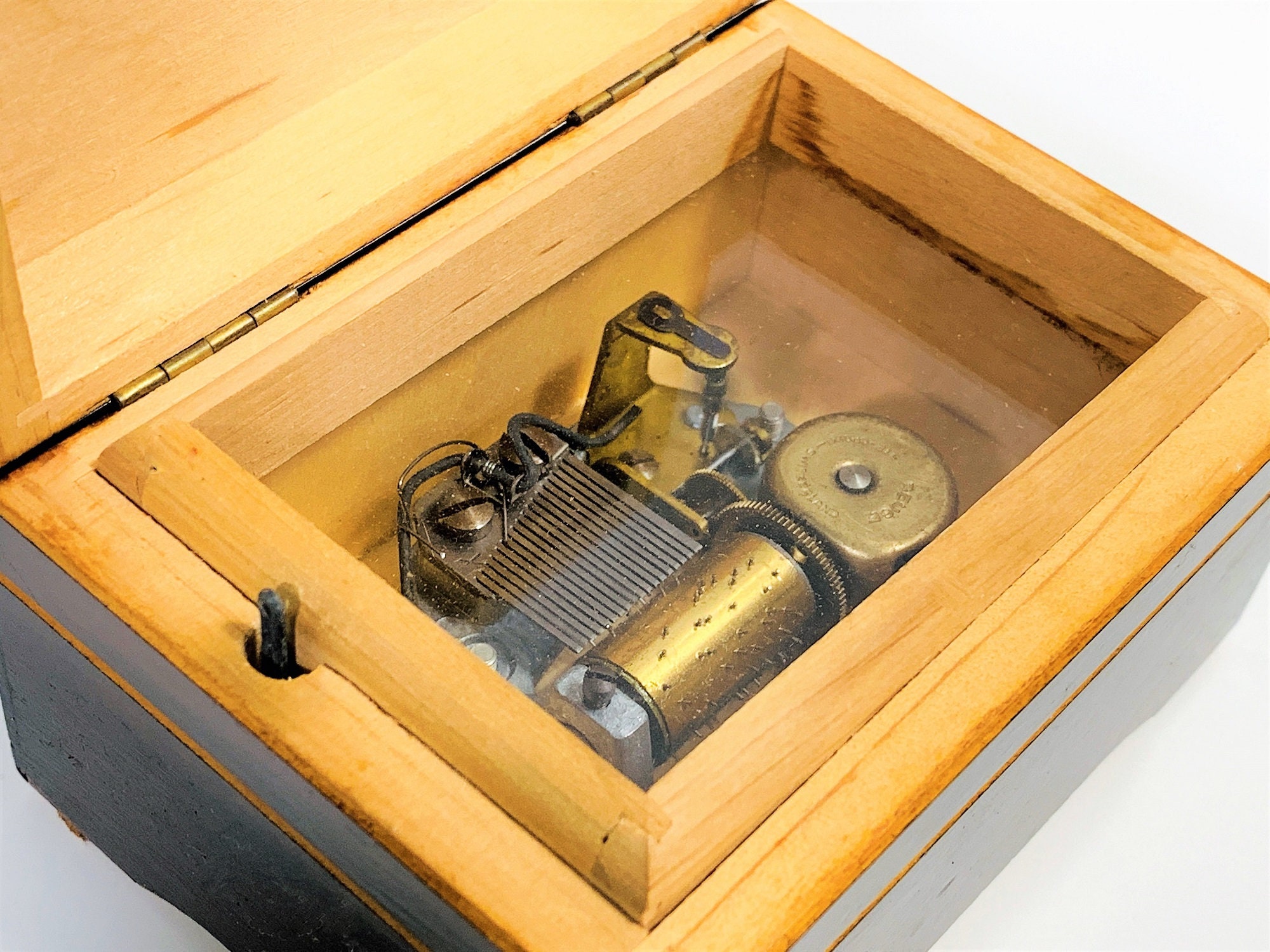 Reuge Sainte Croix Switzerland Music Box, Tune Yellow Bird Reuge Sainte Croix Switzerland Music Box, Tune Yellow Bird