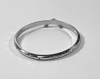 Vintage Sterling Silver Hinged Bangle, Diamond Cut Patterns, 5mm wide, Flushed Clasp W/Safety Chain, 6 Grams, Refinished. Free US Shipping.