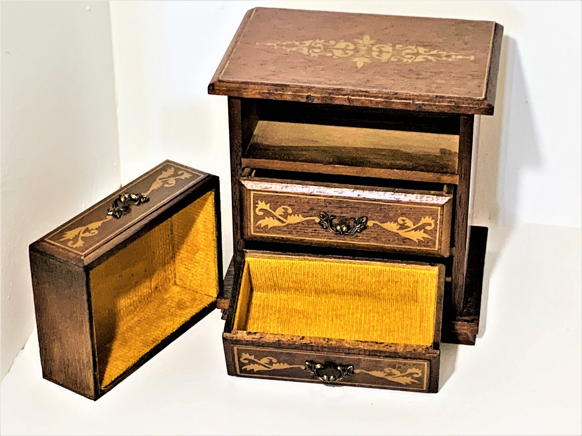 Vintage Carved Rosewood Laurel Japan Music Box 'Moonlight Vintage Carved Rosewood Laurel Japan Music Box 'Moonlight
