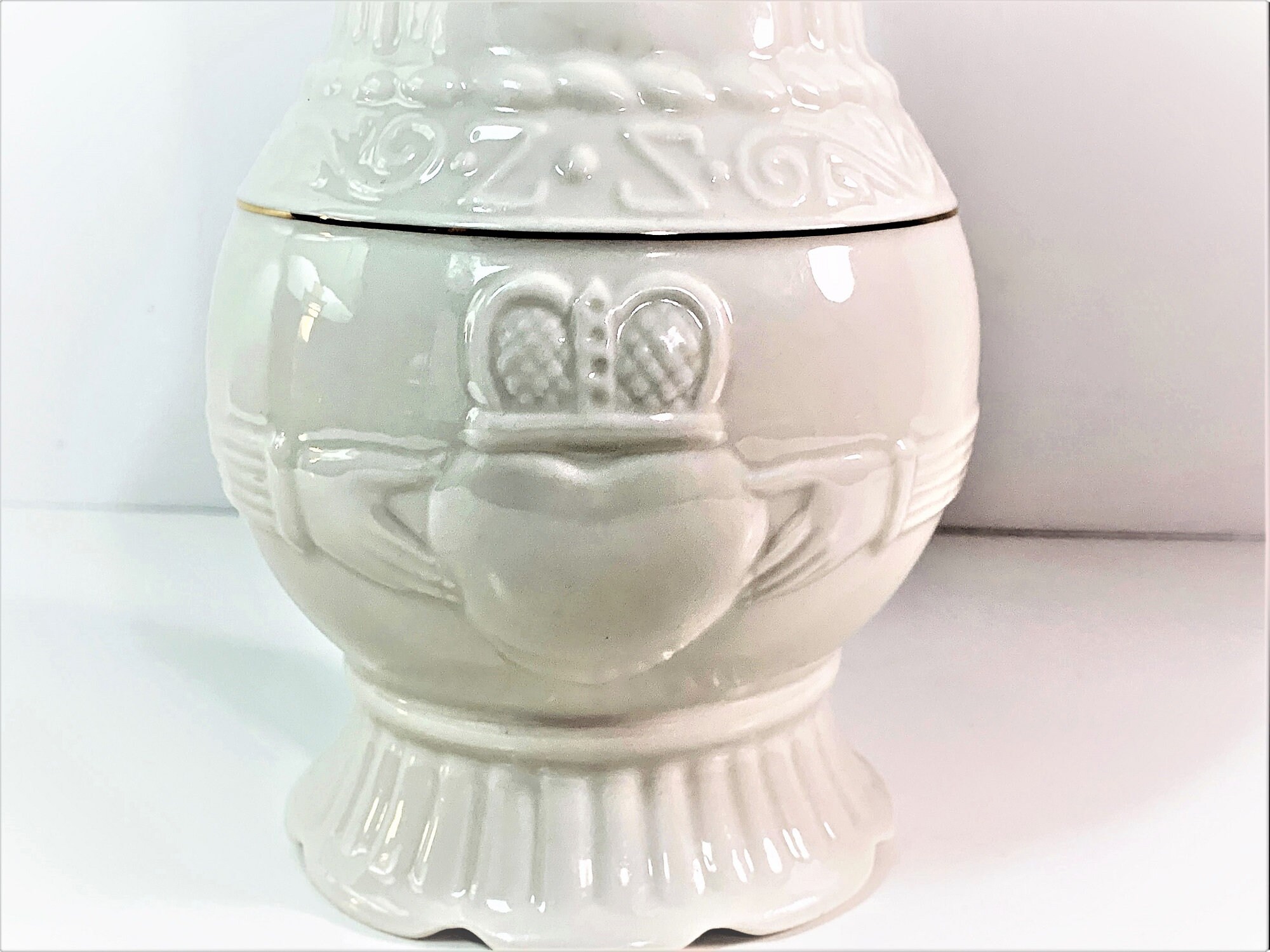 Vintage Retired Belleek Studios Ireland Classic Irish Bud Vase