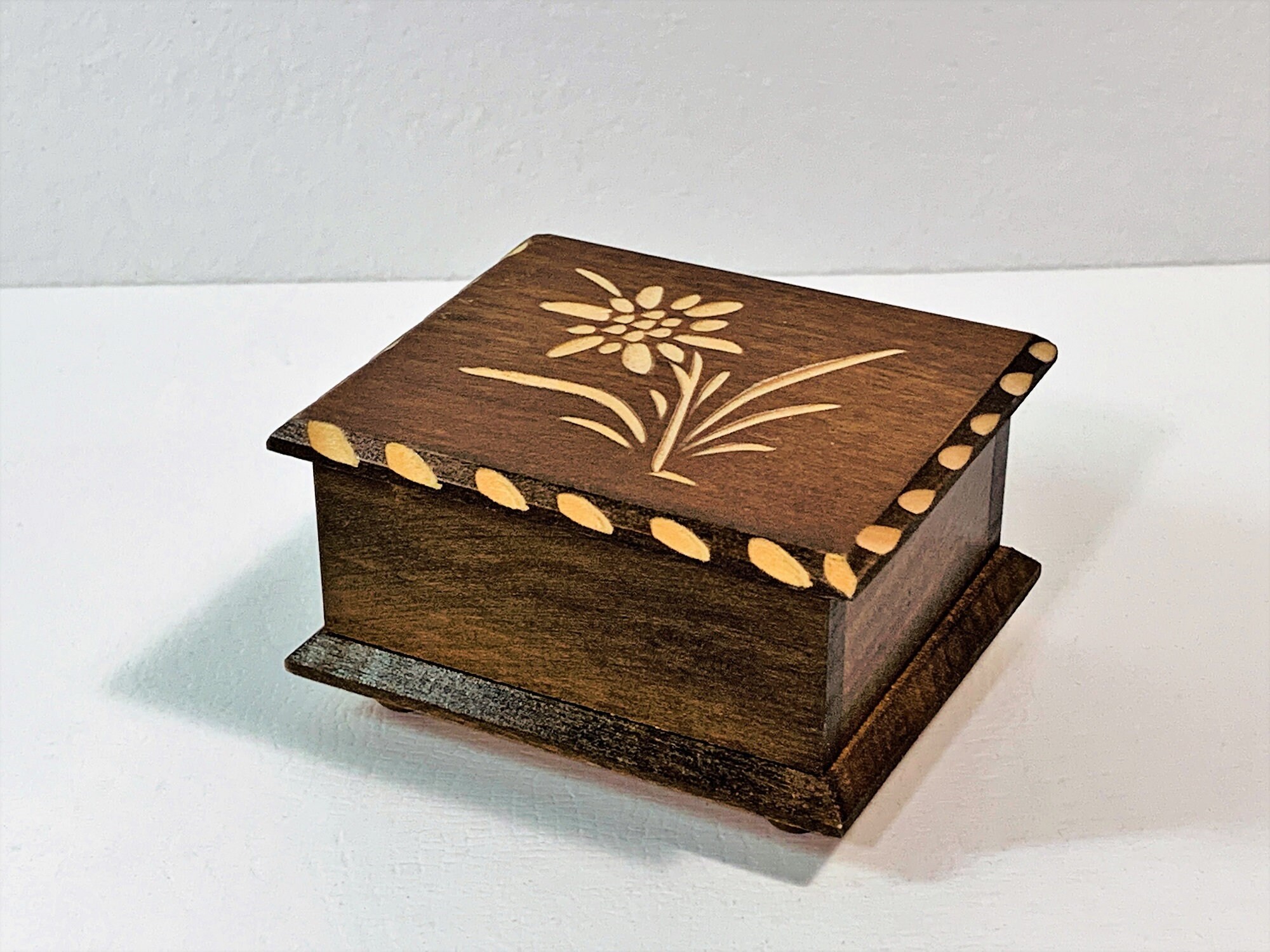 Vintage Cuendet Switzerland Music Box, Tune Happy Wonderer, Small