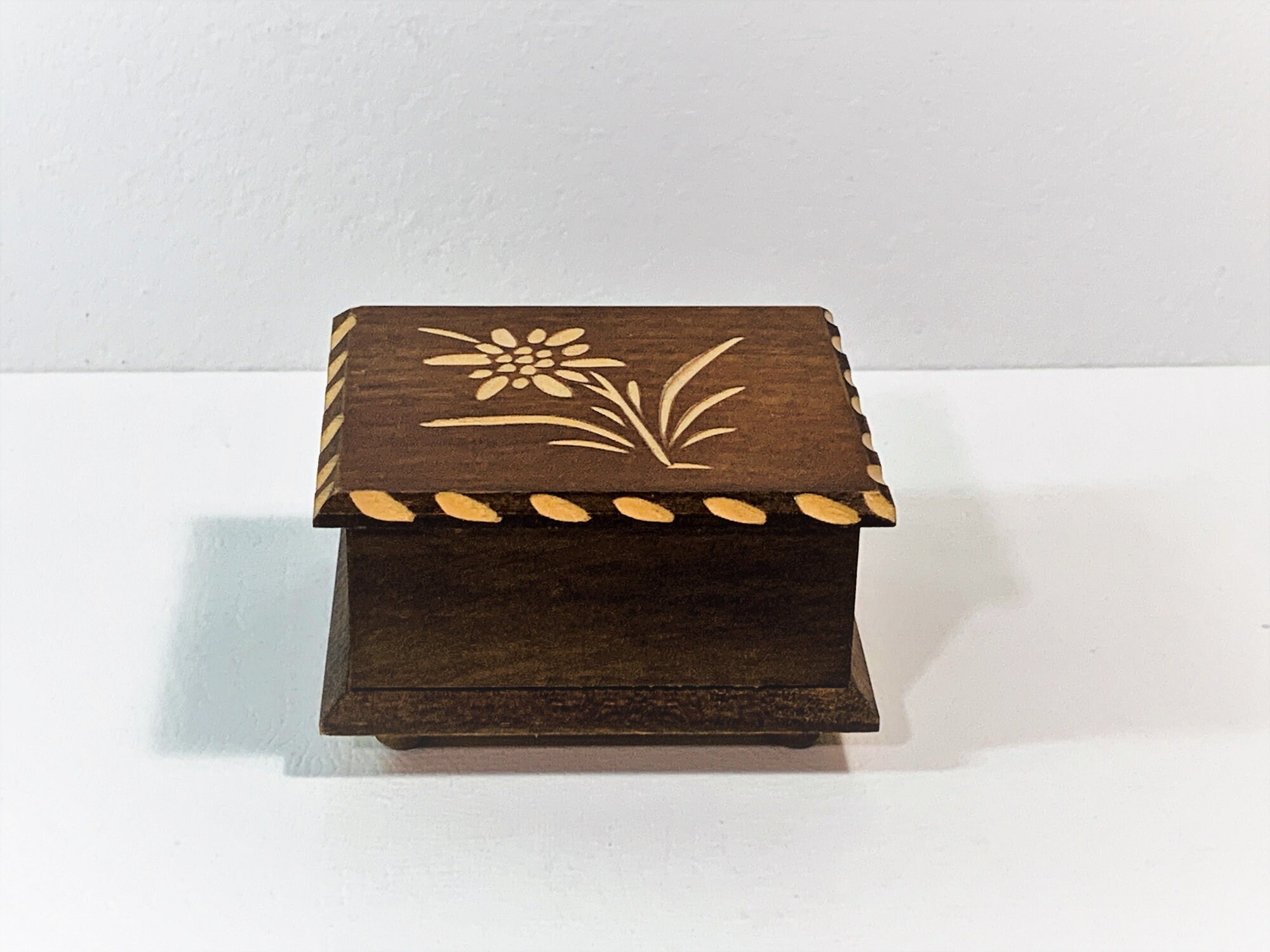 Vintage Cuendet Switzerland Music Box, Tune Happy Wonderer, Small