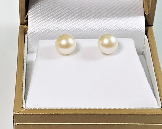 Akoya Cultured Pearls Studs, 7.5 mm Perfect Round, White with Rosé Overtones, Bright Luster, 14K Yellow Gold. Classic. Free US Shipping.
