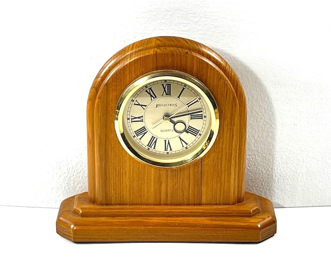 VTG Reflections™ Carved Oak Precision Quartz Clock, Taiwan. 7.25" T. 7.5" W. 3.5" Dial, Serviced. Free US Shipping.