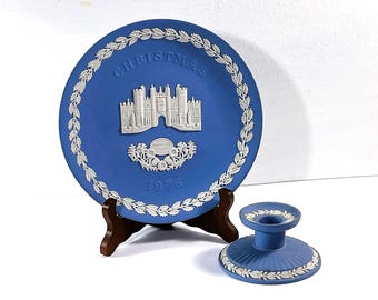 Wedgwood® Jasperware England "Hampton Court' 1976 Christmas Plate, Bonus Candle Holder D77. Wood Stand. 8" Diam. VG Grade, Free US Shipping