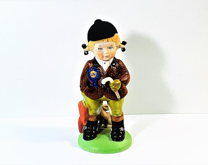 The U.N. Children Franklin Mint Porcelain Hand Painted Ann from England 1978, Collectible Figurine. 6.5" Tall. 3" Base. Free US Shipping.