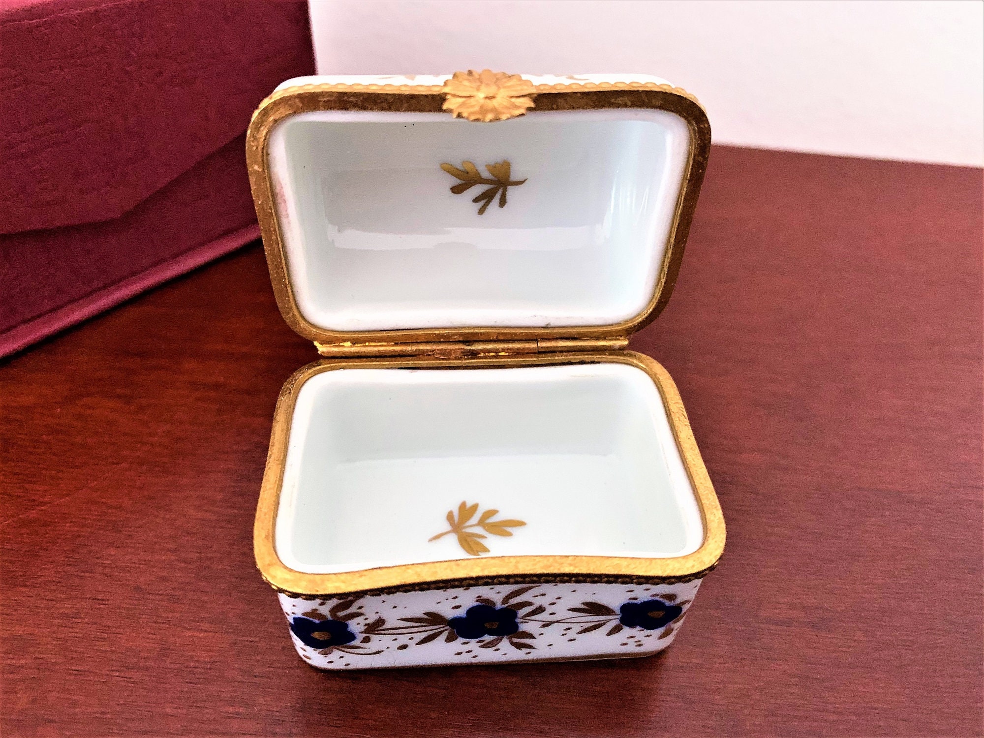 Limoges France Porcelaine decoree a La Main, Paris Style Limoges France Porcelaine decoree a La Main, Paris Style