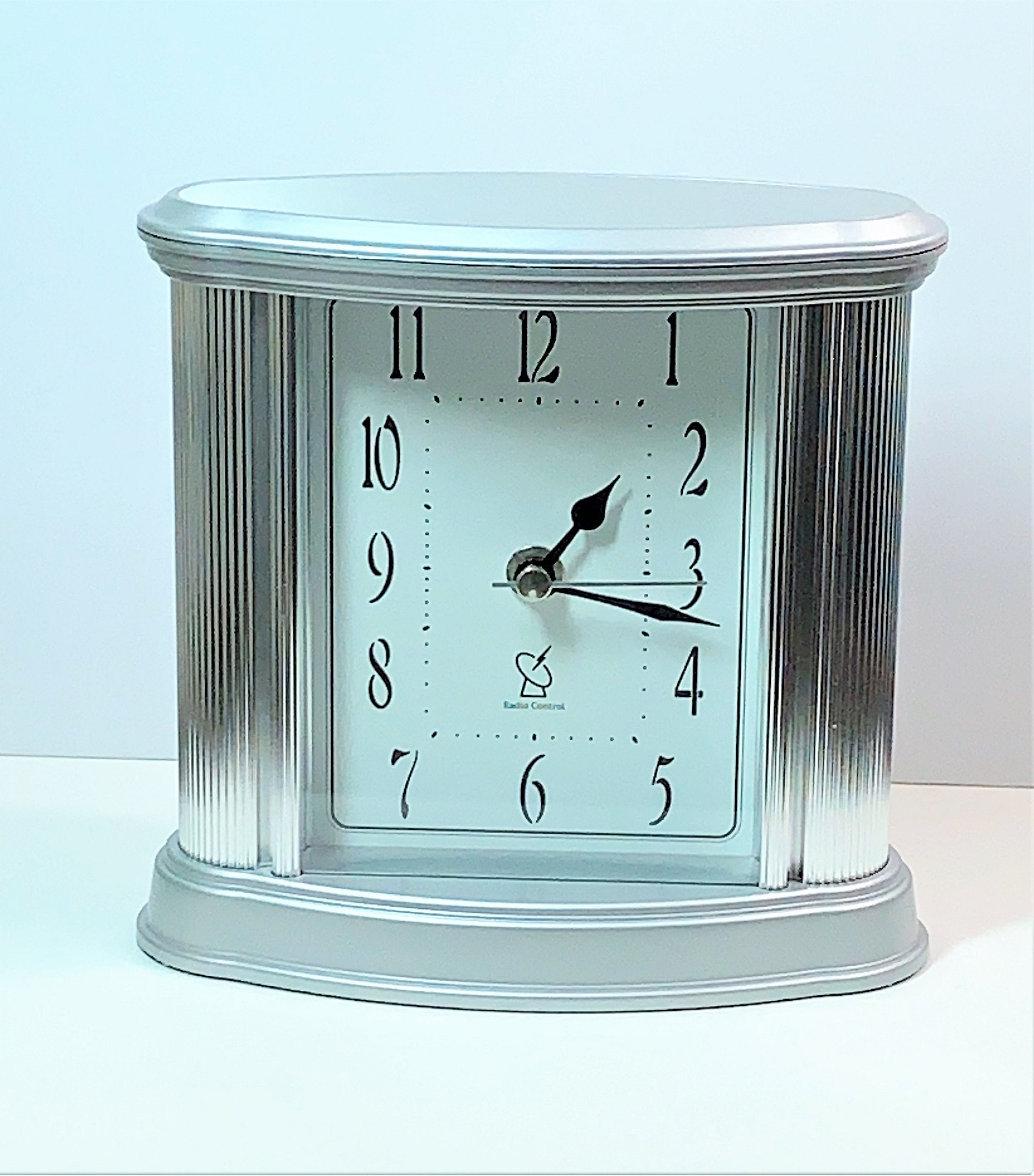 Radio Controlled Quartz Clock, 4 Time Zones, Elegant Design, Ice Silver