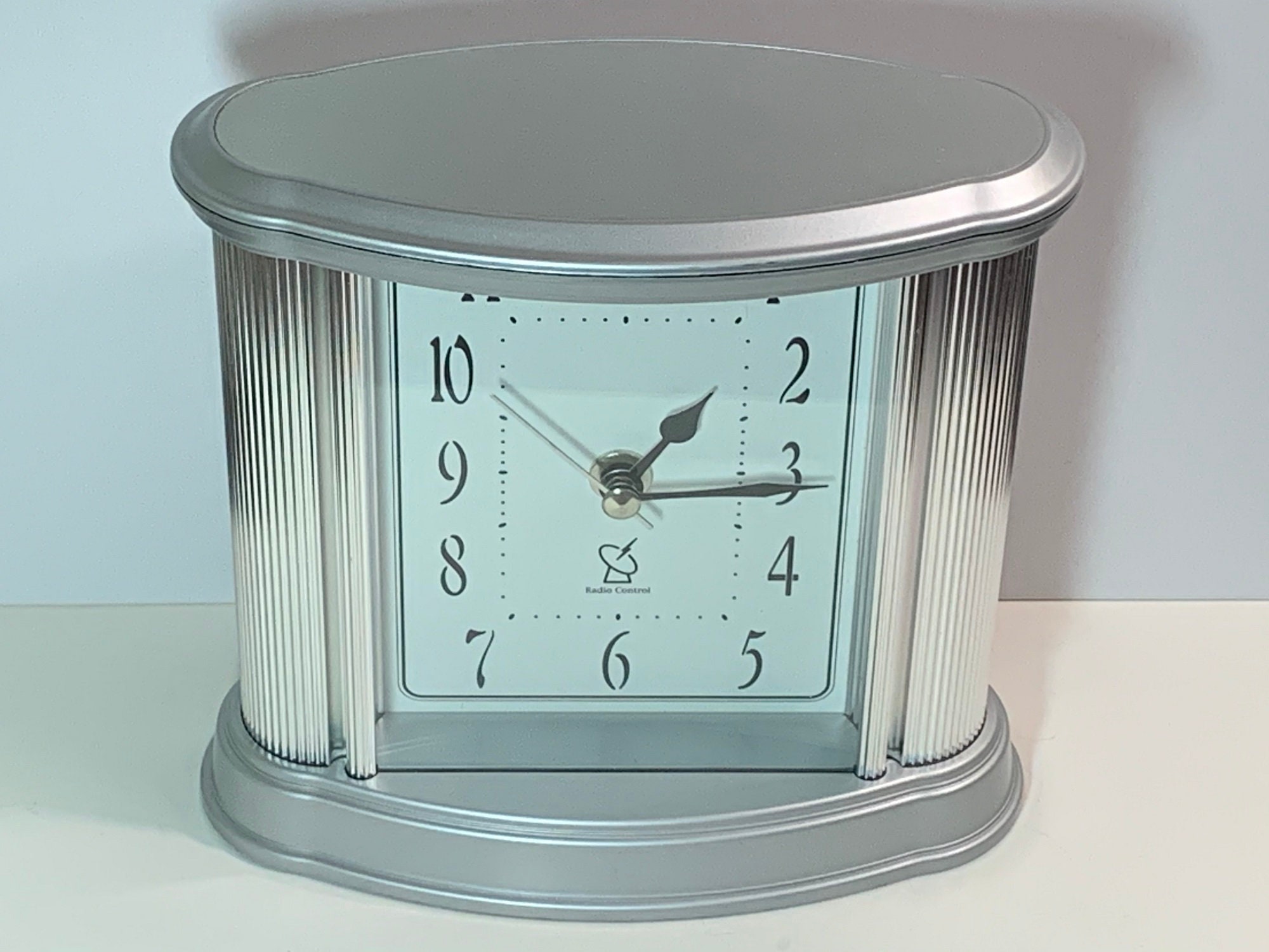 Radio Controlled Quartz Clock, 4 Time Zones, Elegant Design, Ice Silver