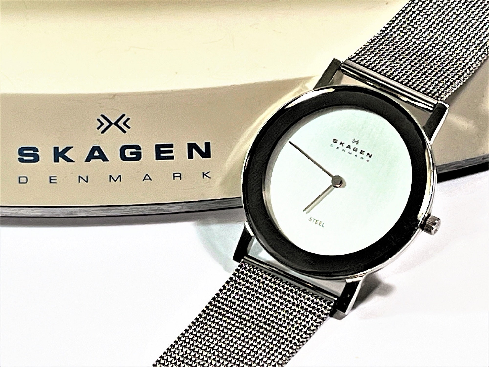 Skagen Denmark Steel Mesh Band Unisex Watch All Stainless Steel 34mm 18mm Lugs Silver Crystal Rim Mint Condition Free US Shipping