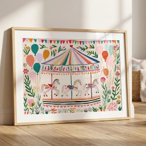 Stampa artistica per cameretta dei bambini con giostra: stampa carnevalesca stravagante, arte colorata con cavalli, decorazione per la stanza dei giochi dei bambini, stampata su carta di qualità museale