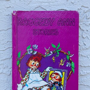 Raggedy Ann Stories, Written and Illustrated by Johnny Gruelle / Copyright: Great Britain, 1918 and 1947 / The Bobbs-Merrill Company, Inc.