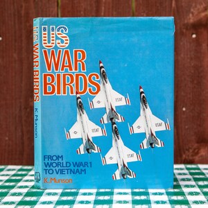 US War Birds From World War 1 to Vietnam by Kenneth Munson / ©1985 / The Best of the Pocket Encyclopedia of World Aircraft in Color