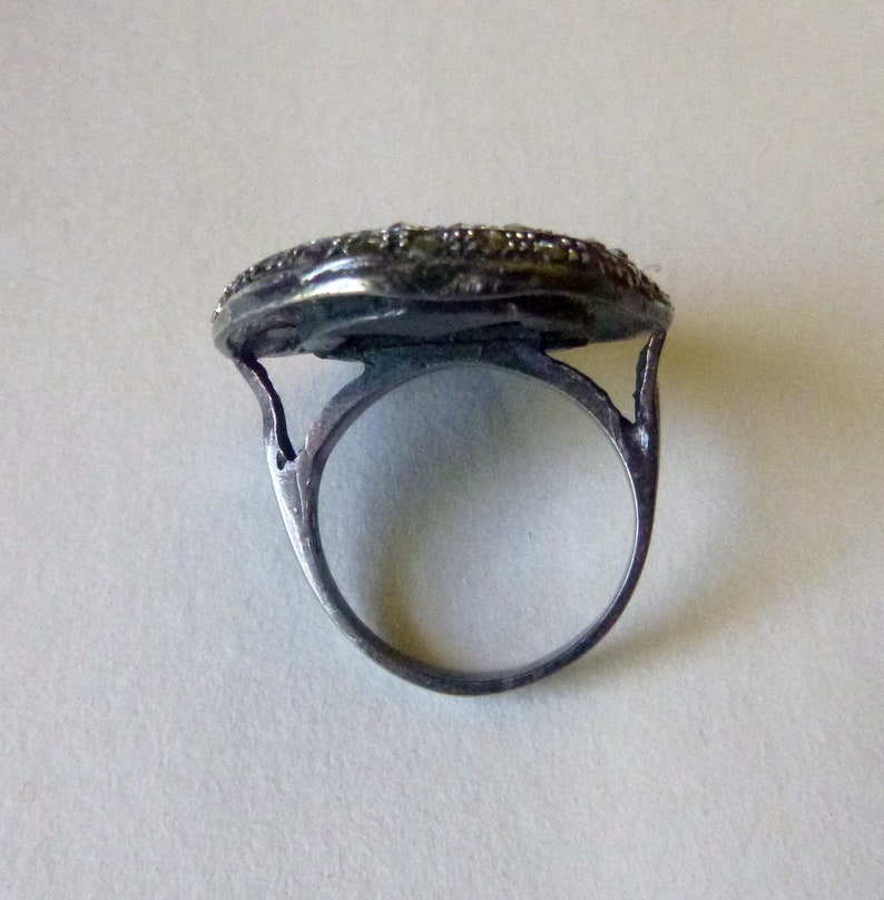 Art Deco 1940s silver tone black glass simulated onyx and marcasite chunky statement ring size 6.75