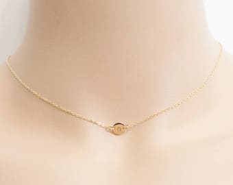 Collar con inicial delicada, gargantilla personalizada con disco relleno de oro de 14 k (7 mm)