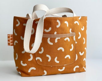 The Bookish Tote Bag sewing pattern (2 sizes) - Sew Modern Bags