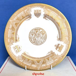Spode Westminster Abbey 900th anniversary plate, with gilded decoration, boxed, 1965 London souvenir