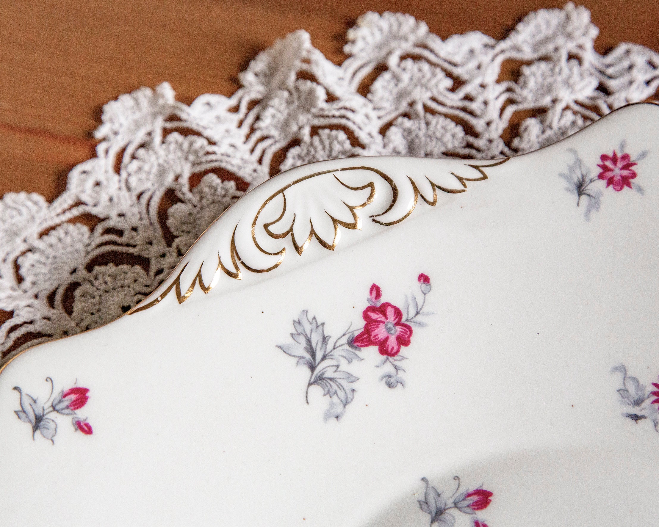 ヴィンテージ シェリー ケーキ プレート、1940 年代の「チャーム」柄と