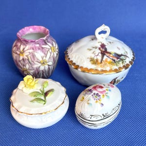 Vintage porcelain miniatures x 4, trinket boxes and tiny vase, hand-painted