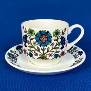 Retro Midwinter 'Country Garden' tea cup and saucer, mid-century stylised floral pattern, Queensberry range, 1960s