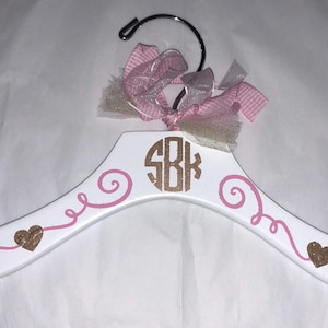 Baby outfit hanger