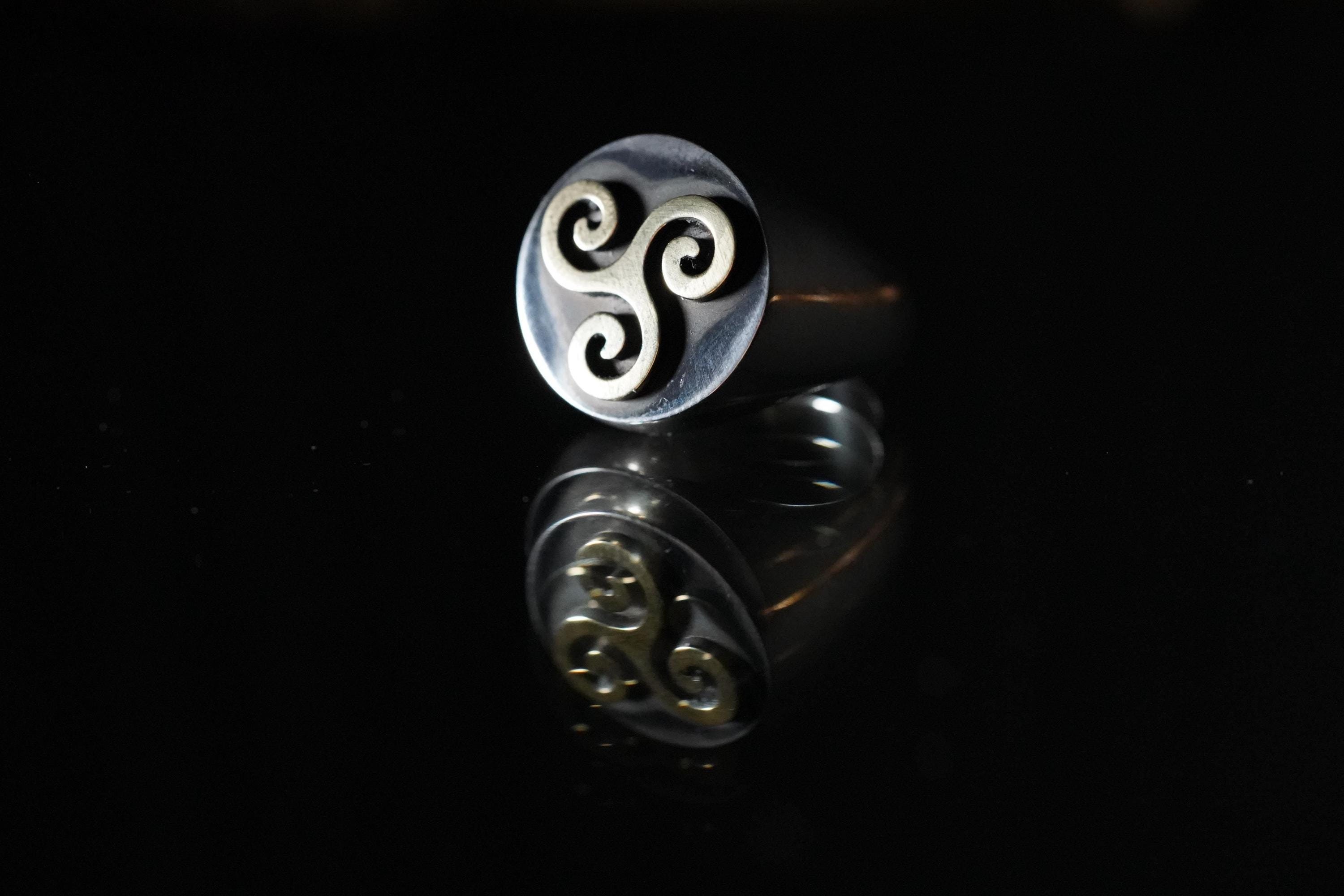 Handmade triskele chevalier ring, silver triskele seal ring, silver triskele symbol ring, handmade bronze seal ring,