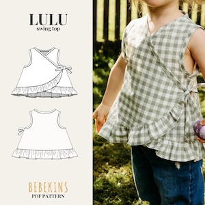 Könnte beinhalten: Ein ärmelloses Swing-Top in einem grün-weißen Vichy-Muster mit Wickeldesign und Rüschensaum. Das Oberteil wird seitlich mit einer Schleife gebunden. Das Bild zeigt auch ein PDF-Muster mit dem Text "LULU swing top" und "BEBEKINS PDF PATTERN".